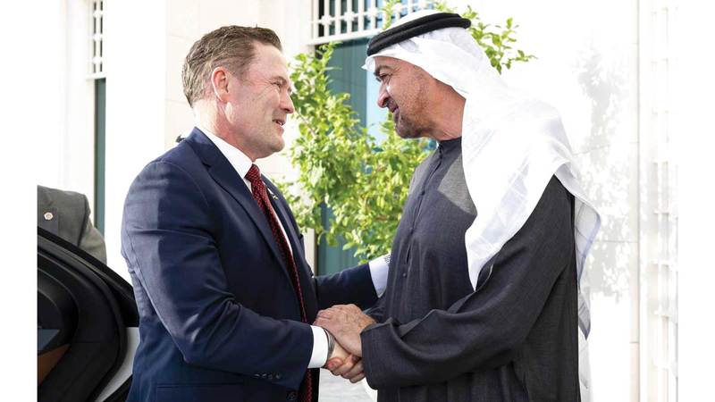 رئيس الدولة يبحث مع المندوب الأميركي لدى الأمم المتحدة التطورات في المنطقة رئيس الدولة خلال استقباله السفير مايك والتز. وام