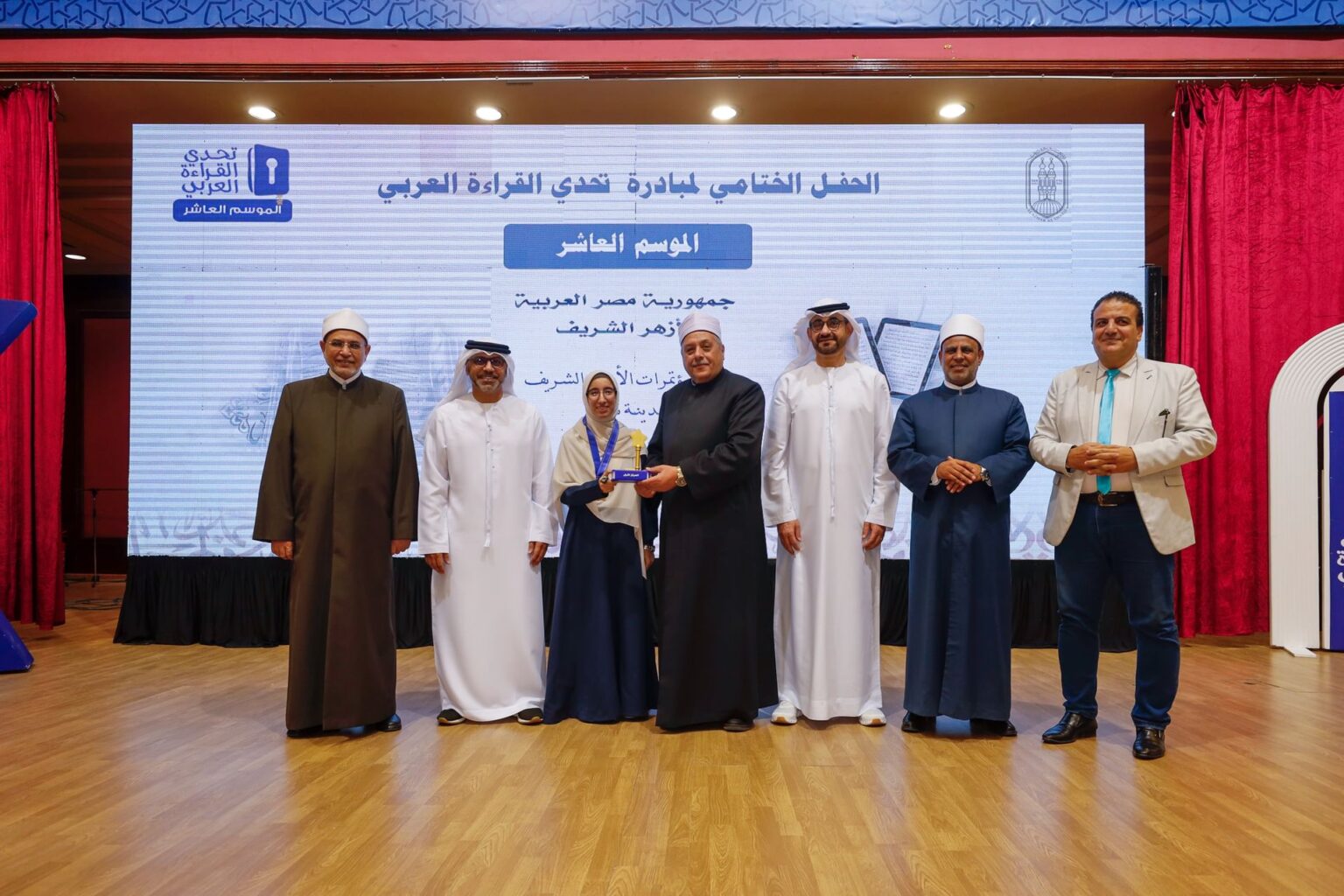 سندس رحاب تحرز لقب بطلة تحدي القراءة العربي على مستوى الأزهر الشريف سندس رحاب تحرز لقب بطلة تحدي القراءة العربي على مستوى الأزهر الشريف