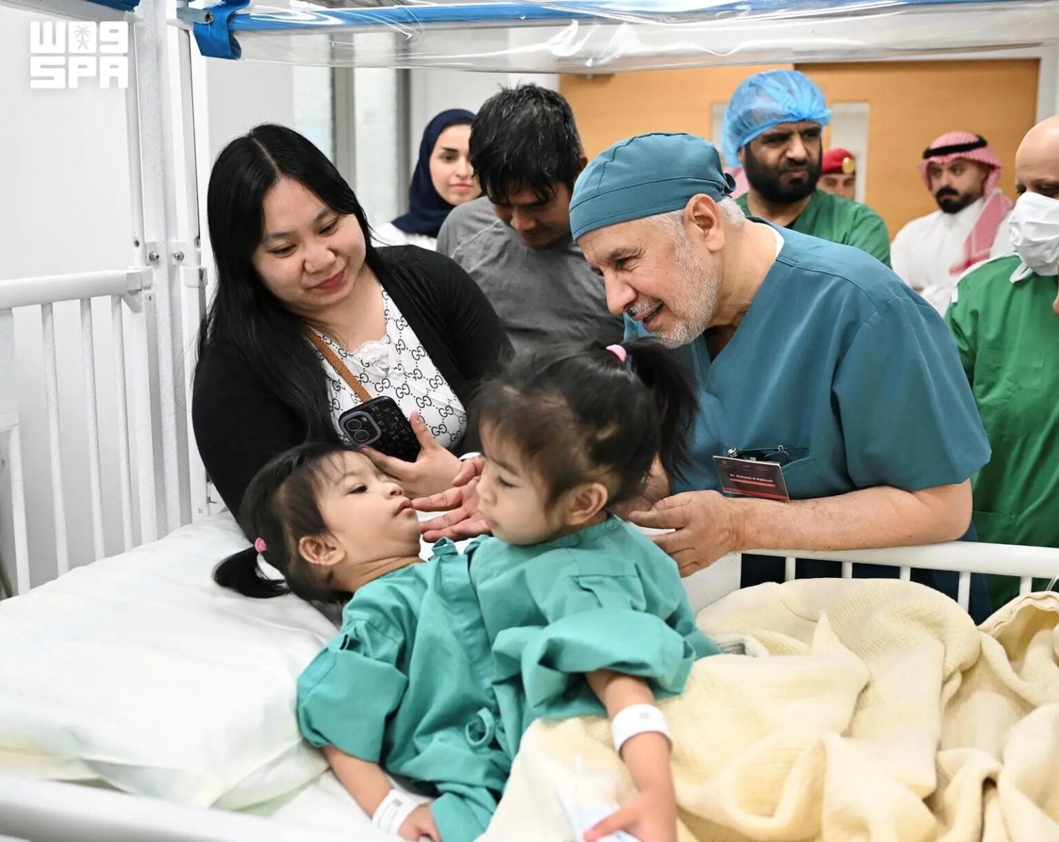 إنفاذًا لتوجيهات خادم الحرمين الشريفين وسمو ولي العهد.. بدء عملية فصل التوأم الملتصق الفلبيني “أوليفيا وجيانا” إنفاذًا لتوجيهات خادم الحرمين الشريفين وسمو ولي العهد.. بدء عملية فصل التوأم الملتصق الفلبيني "أوليفيا وجيانا"