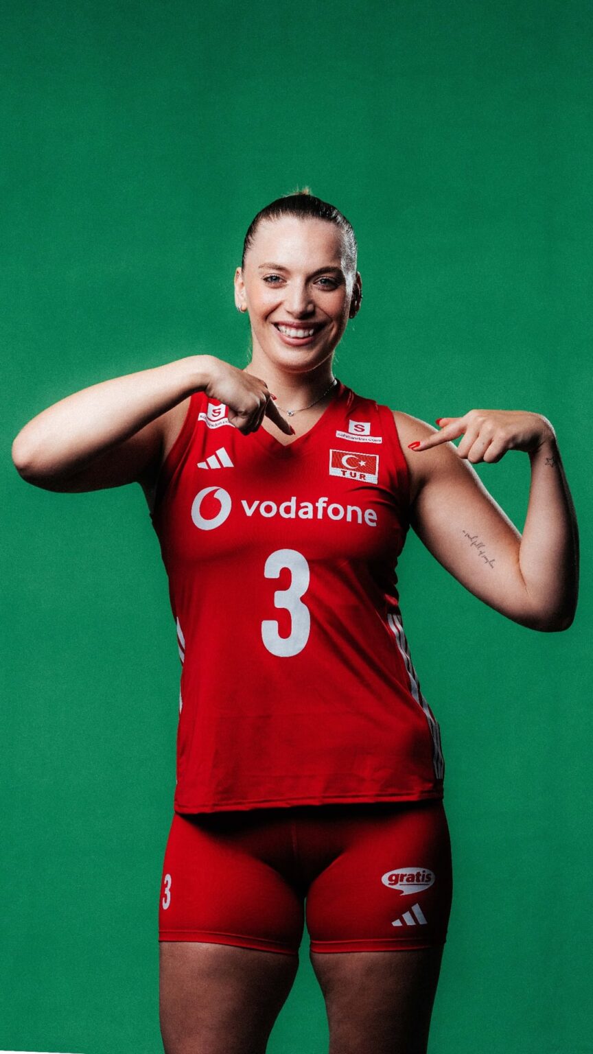 Cansu Özbay