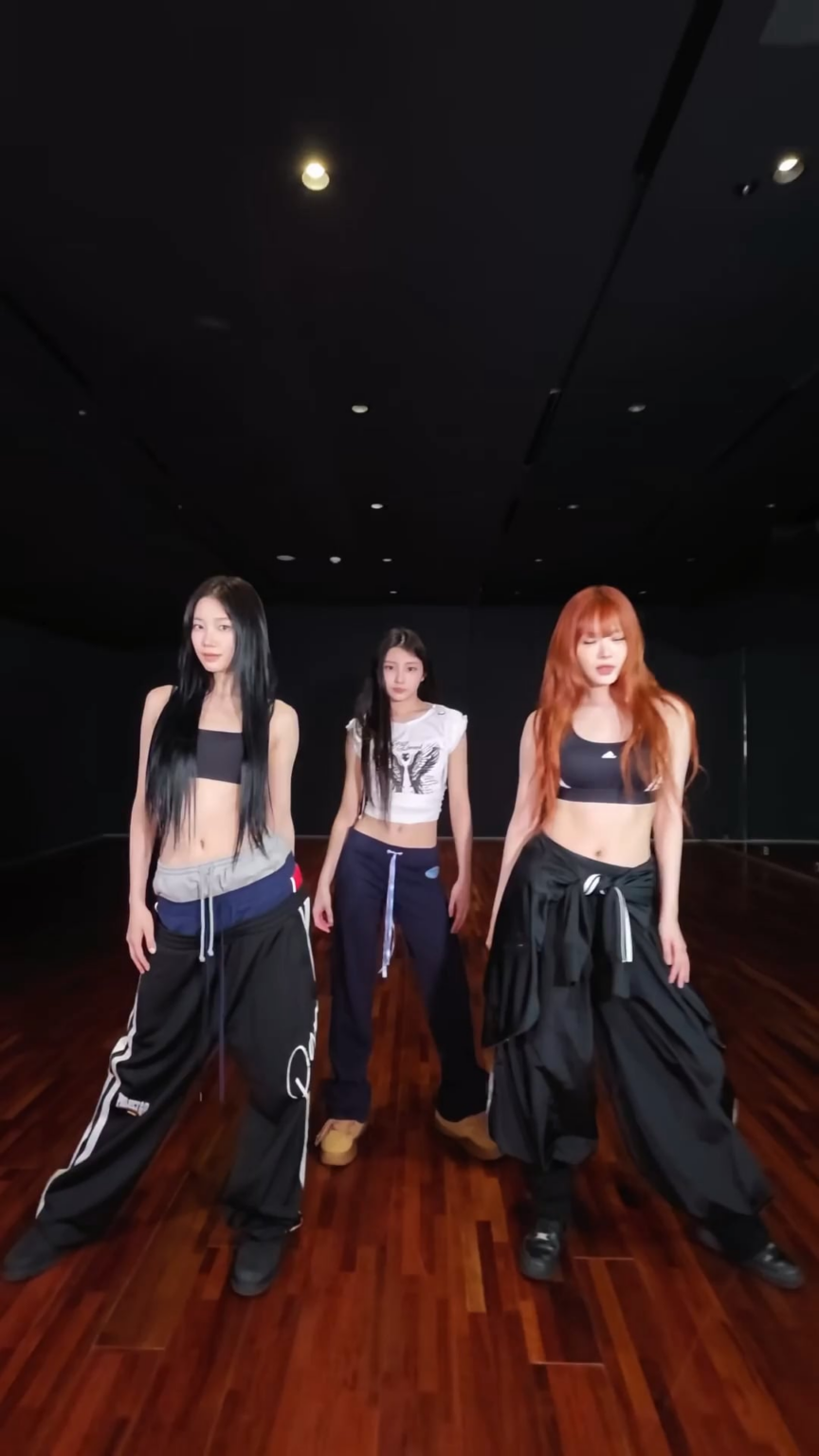260618 LE SSERAFIM TikTok مع Kazuha وHong Eunchae - ILLIT Wonhee is ICONIC💛🐹 (تحدي ICONIC BY MISTAKE)