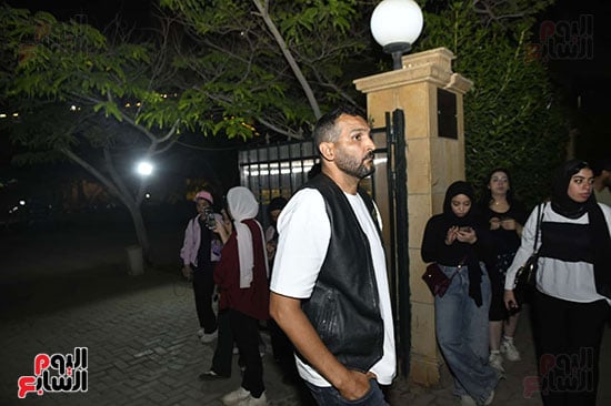 أصدقاء محمد مرزبان يشاركون فى العزاء أصدقاء محمد مرزبان يشاركون فى العزاء