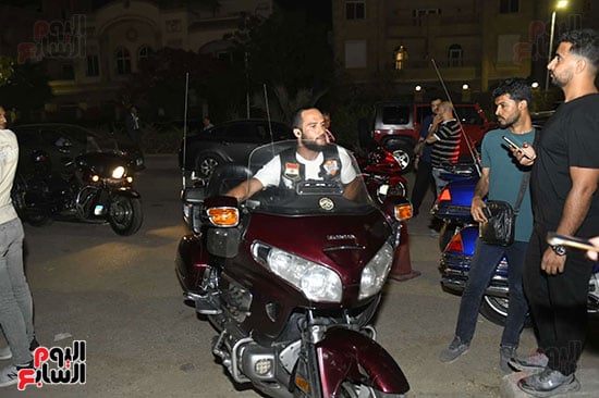 أصدقاء محمد مرزبان يشاركون فى عزاء الفنان الراحل بالدرجات النارية أصدقاء محمد مرزبان يشاركون فى عزاء الفنان الراحل بالدرجات النارية