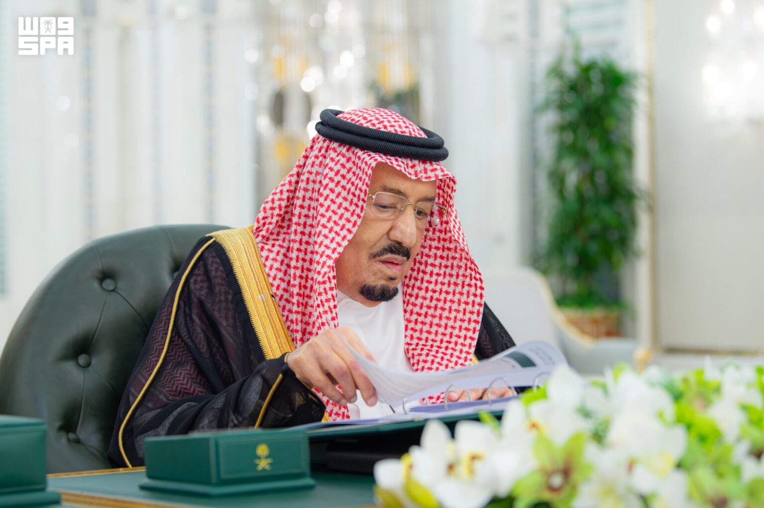 برئاسة خادم الحرمين .. مجلس الوزراء يجدّد التأكيد على المواقف الثابتة والراسخة للمملكة في دعم الجهود المبذولة لإرساء ركائز الأمن والاستقرار بالمنطقة والعالم برئاسة خادم الحرمين .. مجلس الوزراء يجدّد التأكيد على المواقف الثابتة والراسخة للمملكة في دعم الجهود المبذولة لإرساء ركائز الأمن والاستقرار بالمنطقة والعالم