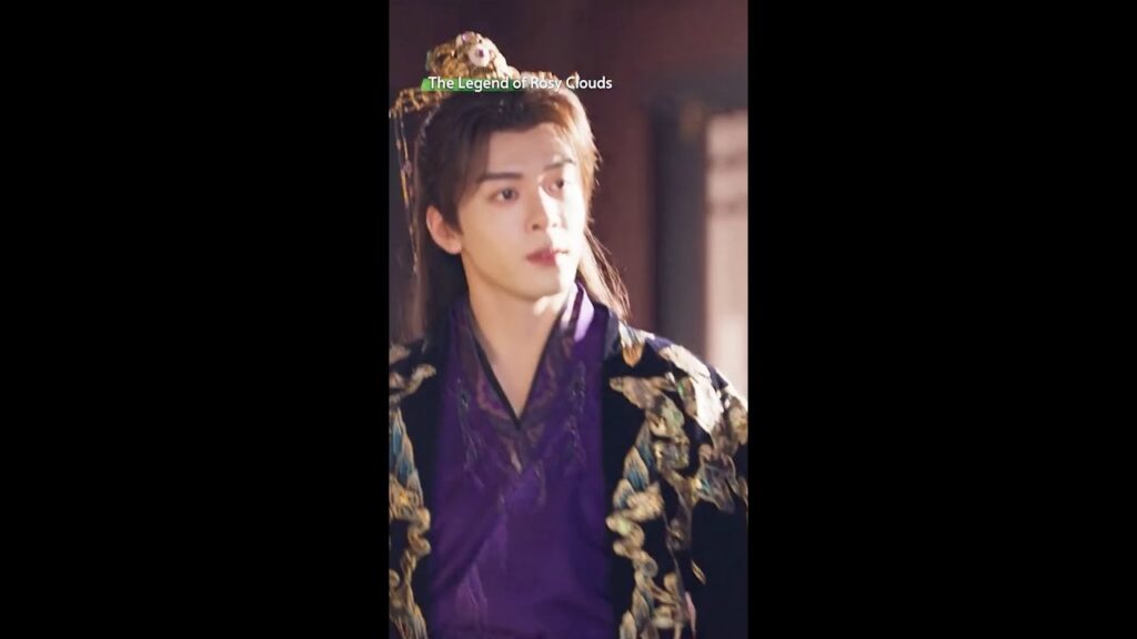 👀 قبل أن تقع... كانت في حضنه بالفعل #thelegendofrosyclouds #云秀行 #TheLegendofRosyClouds #cdrama
