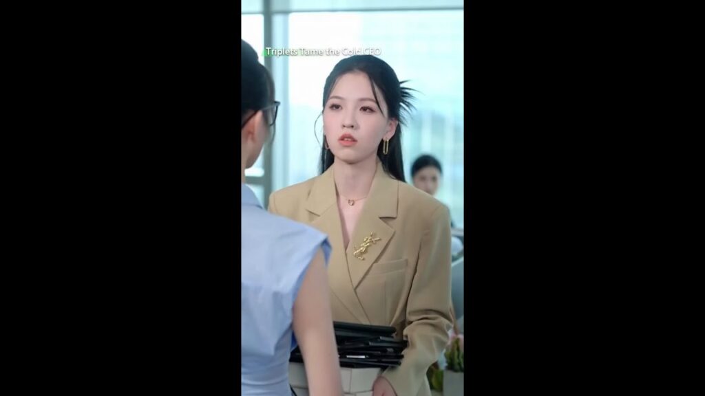 لمها وصله أولًا، فظهر في اللحظة الحاسمة🥹💓  #verticaldrama #shortdrama #mustwatch#MicroDrama