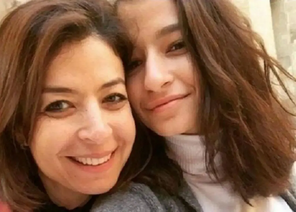 «الناس قاسية أوى وجالها اكتئاب».. منال سلامة تكشف تأثير الانتقادات على ابنتها أميرة أديب منال سلامة وأميرة أديب - صورة أرشيفية