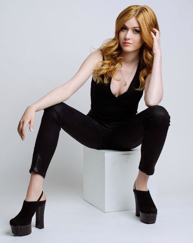 Gotta love Katherine McNamara's cleavage gane