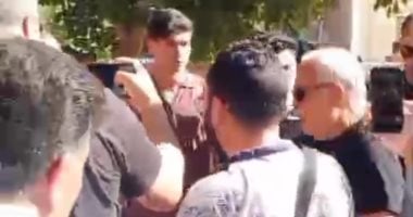 أشرف زكى يشارك فى تشييع جثمان عبد العزيز مخيون أشرف زكى يشارك فى تشييع جثمان عبد العزيز مخيون