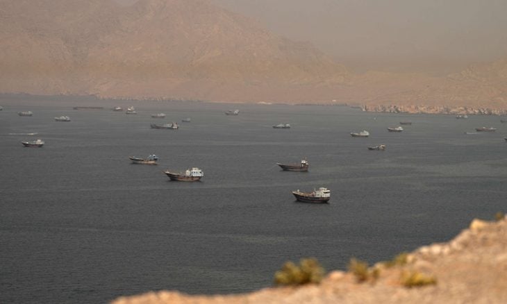 تباطؤ حركة الملاحة البحرية بعد إعلان إيران إغلاق مضيق هرمز مجددا