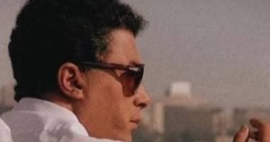 دخل الحمام مخصوص عشان يشتمه.. حكاية غضب أحمد زكى من خان بسبب الحريف