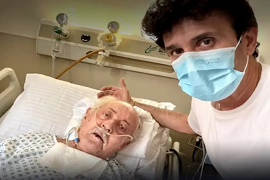 مرض الفنان عبد العزيز مخيون.. أعراض وأسباب الالتهاب الرئوي الحاد مرض الفنان عبد العزيز مخيون.. أعراض وأسباب الالتهاب الرئوي الحاد