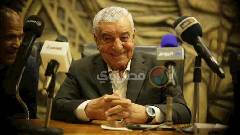 زاهي حواس يطالب المصريين بالتوقيع على عريضة استرداد الآثار زاهي حواس يطالب المصريين بالتوقيع على عريضة استرداد الآثار