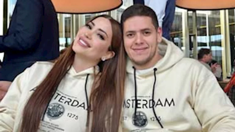 نسرين طافش تحسم جدل الانفصال بصورة رومانسية مع زوجها نسرين طافش تحسم جدل الانفصال بصورة رومانسية مع زوجها
