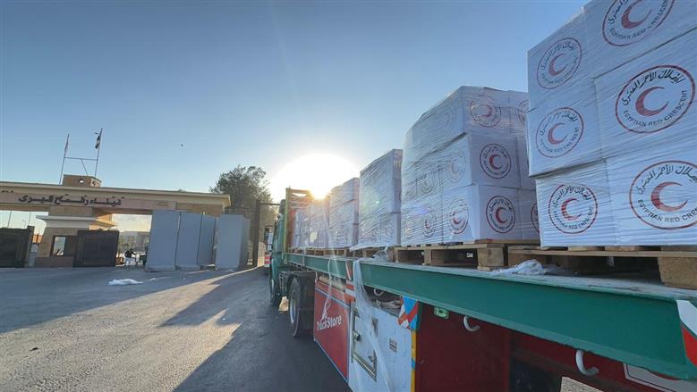 الهلال الأحمر يطلق قافلة «زاد العزة» 218 بحمولة أكثر من 3 آلاف طن مساعدات إلى غزة الهلال الأحمر يطلق قافلة «زاد العزة» 218 بحمولة أكثر من 3 آلاف طن مساعدات إلى غزة