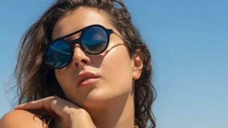 نسرين طافش وعائشة بن أحمد.. 20 صورة لنجمات الفن بملابس البحر والرياضة