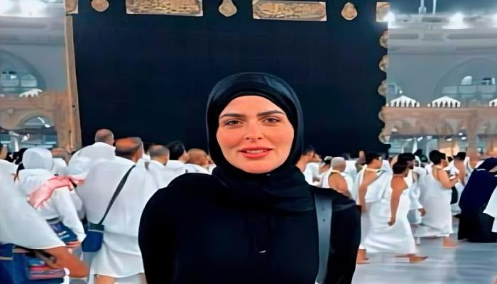 حذف الصور ونشر أزياء للمحجبات.. حقيقة ارتداء مها الصغير الحجاب مجددًا مها الصغير بالحجاب
