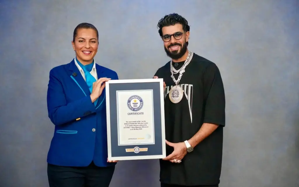 ديستانكت في مقابلة بعد تحقيقه لقب غينيس للأرقام القياسية ديستانكت في مقابلة بعد تحقيقه لقب غينيس للأرقام القياسية