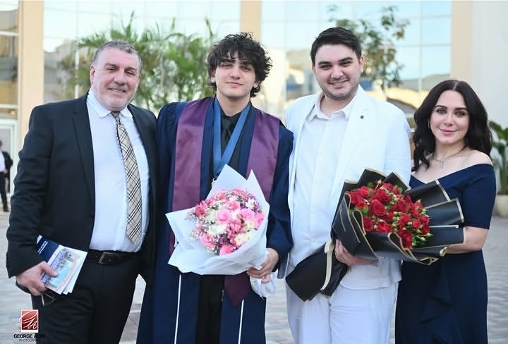 الإنجاز الأهم.. سلاف فواخرجي تحتفل بتخرج ابنها من الجامعة الأميركية 228796 592 122225