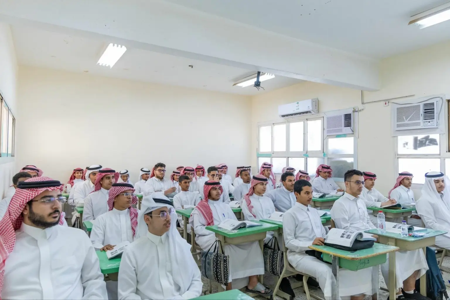 عاجل | قبل 12 يوماً من انطلاق الاختبارات.. 6 ملايين طالب يعودون للمدارس – أخبار السعودية عاجل | قبل 12 يوماً من انطلاق الاختبارات.. 6 ملايين طالب يعودون للمدارس - أخبار السعودية