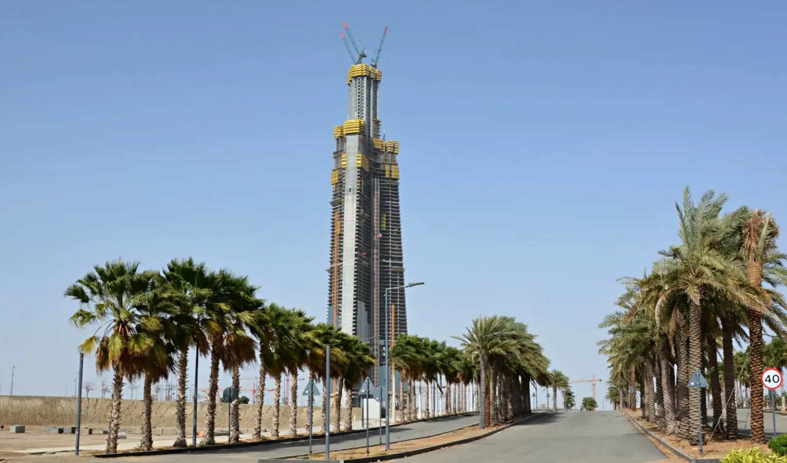في الطابق الـ102.. برج جدة يغازل السحاب قبل اكتماله – أخبار السعودية في الطابق الـ102.. برج جدة يغازل السحاب قبل اكتماله - أخبار السعودية