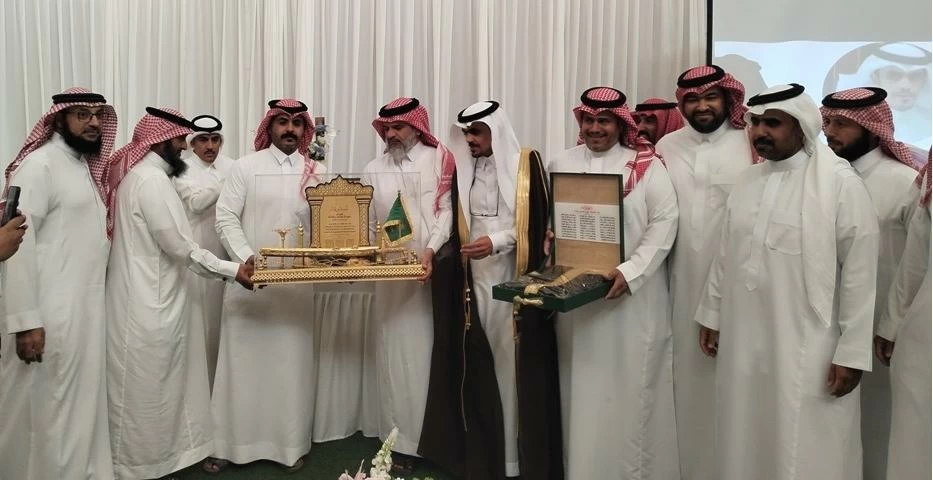 منسوبو ثانوية الوجه يكرمون البلوي بمناسبة تقاعده – أخبار السعودية منسوبو ثانوية الوجه يكرمون البلوي بمناسبة تقاعده - أخبار السعودية