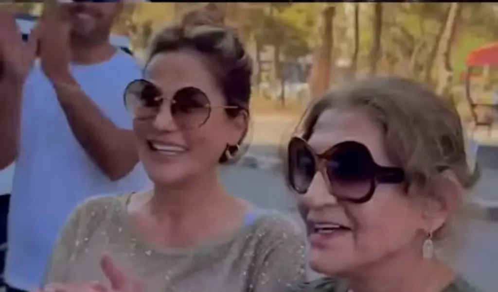 دمشق تحتضن والدة أصالة بعد 14 عاماً.. وغياب الفنانة يشعل التساؤلات – أخبار السعودية دمشق تحتضن والدة أصالة بعد 14 عاماً.. وغياب الفنانة يشعل التساؤلات - أخبار السعودية