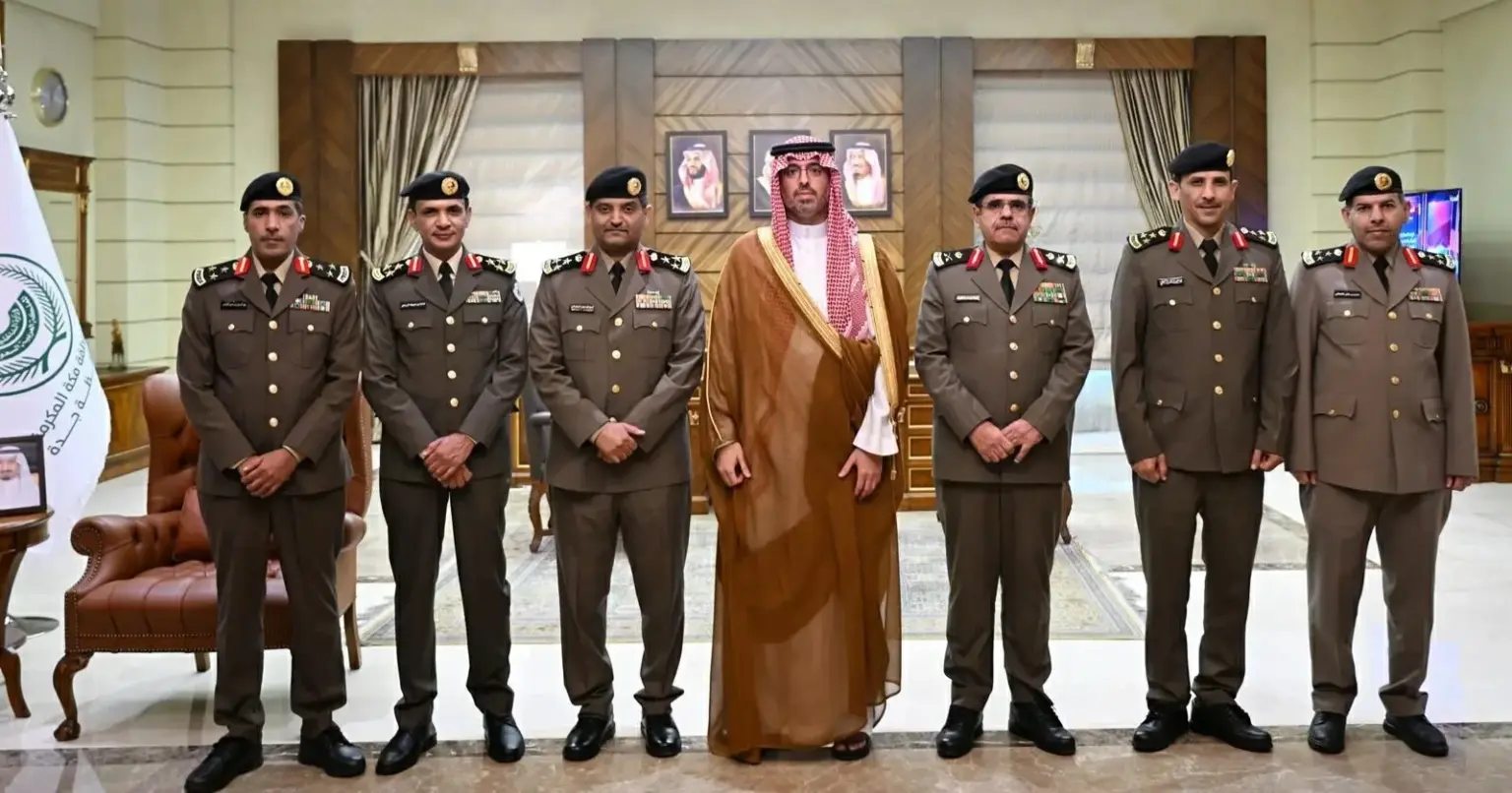 سعود بن جلوي يقلّد مدير إدارة دوريات الأمن بجدة رتبته الجديدة - أخبار السعودية