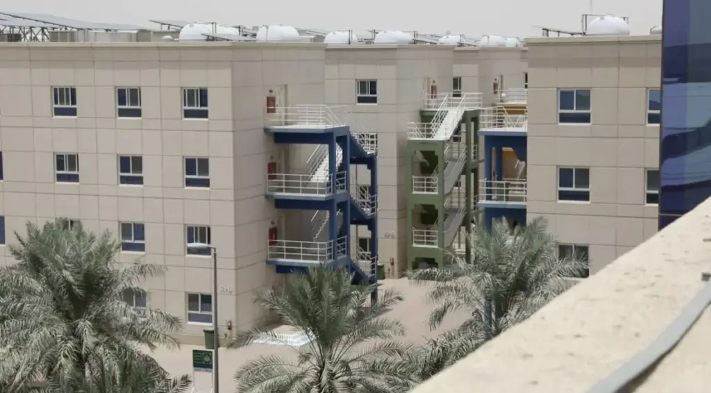 «قوى»: رخصة السكن الجماعي إلزامية للمنشآت التي تضم 20 عاملاً فأكثر - أخبار السعودية