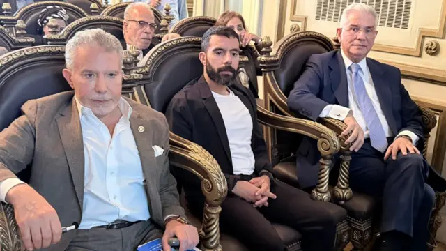 جانب من إحدى فعاليات الحركة المدنية الديمقراطية في حزب المحافظين بحضور المهندس أكمل قرطام من صفحة الحزب على موقع فيسبوك.