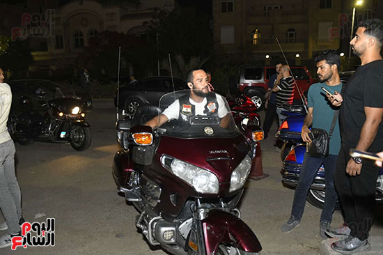 أصدقاء محمد مرزبان يشاركون فى عزاء الفنان الراحل بالدرجات النارية أصدقاء محمد مرزبان يشاركون فى عزاء الفنان الراحل بالدرجات النارية