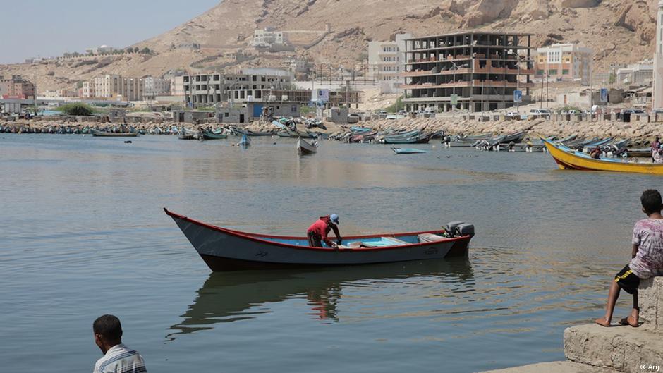 نهاية مأساوية.. سمكة “خرم” تهاجم صيادا يمنيا وترديه قتيلا نهاية مأساوية.. سمكة "خرم" تهاجم صيادا يمنيا وترديه قتيلا