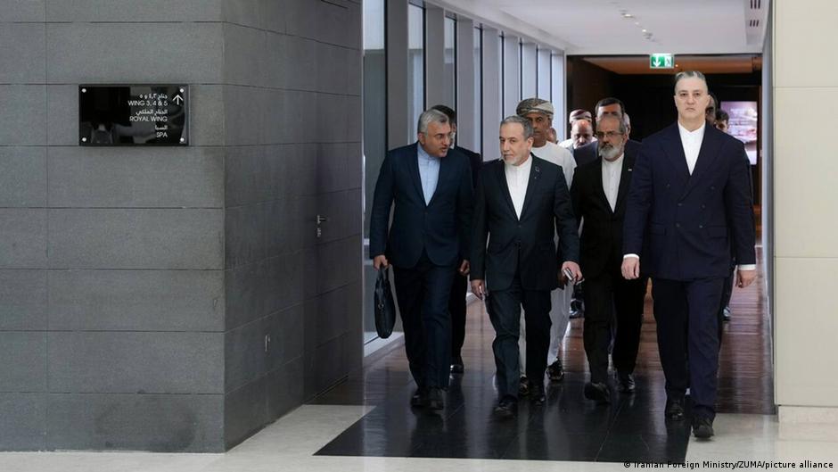 الضغط الاقتصادي يدفع إيران نحو “تجرع” الاتفاق المؤقت الضغط الاقتصادي يدفع إيران نحو "تجرع" الاتفاق المؤقت