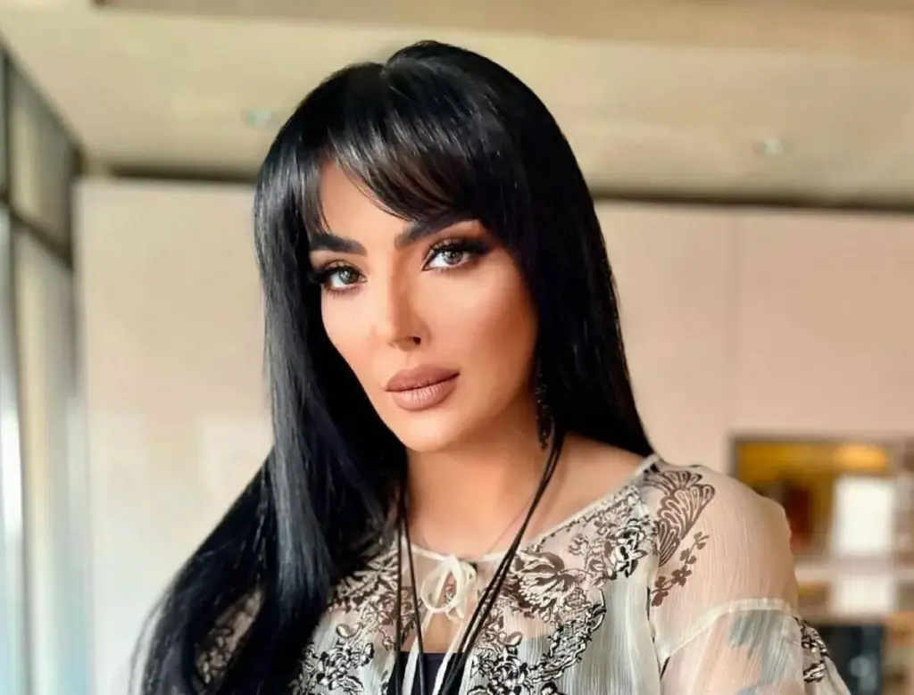 فيديو غامض ولايف لاقتحام منزل على صفحة حورية فرغلي بفيسبوك..ماذا حدث؟