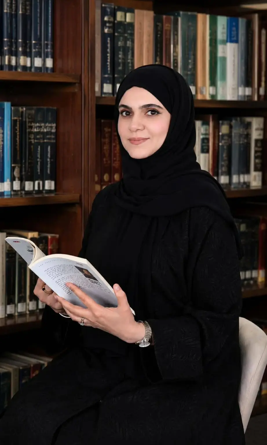 لطيفة الحاج: الكتابة بلغة أجنبية لا تضمن العالمية لطيفة الحاج: الكتابة بلغة أجنبية لا تضمن العالمية