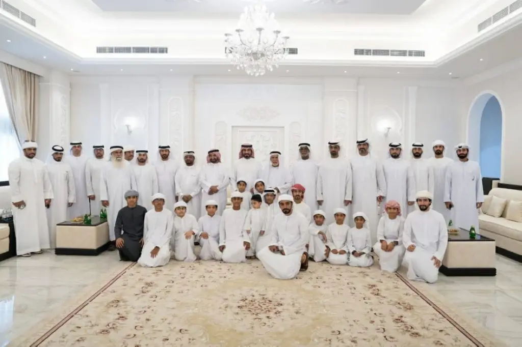 طالب بن صقر يحضر مأدبة أقامها وليد الشحي طالب بن صقر يحضر مأدبة أقامها وليد الشحي