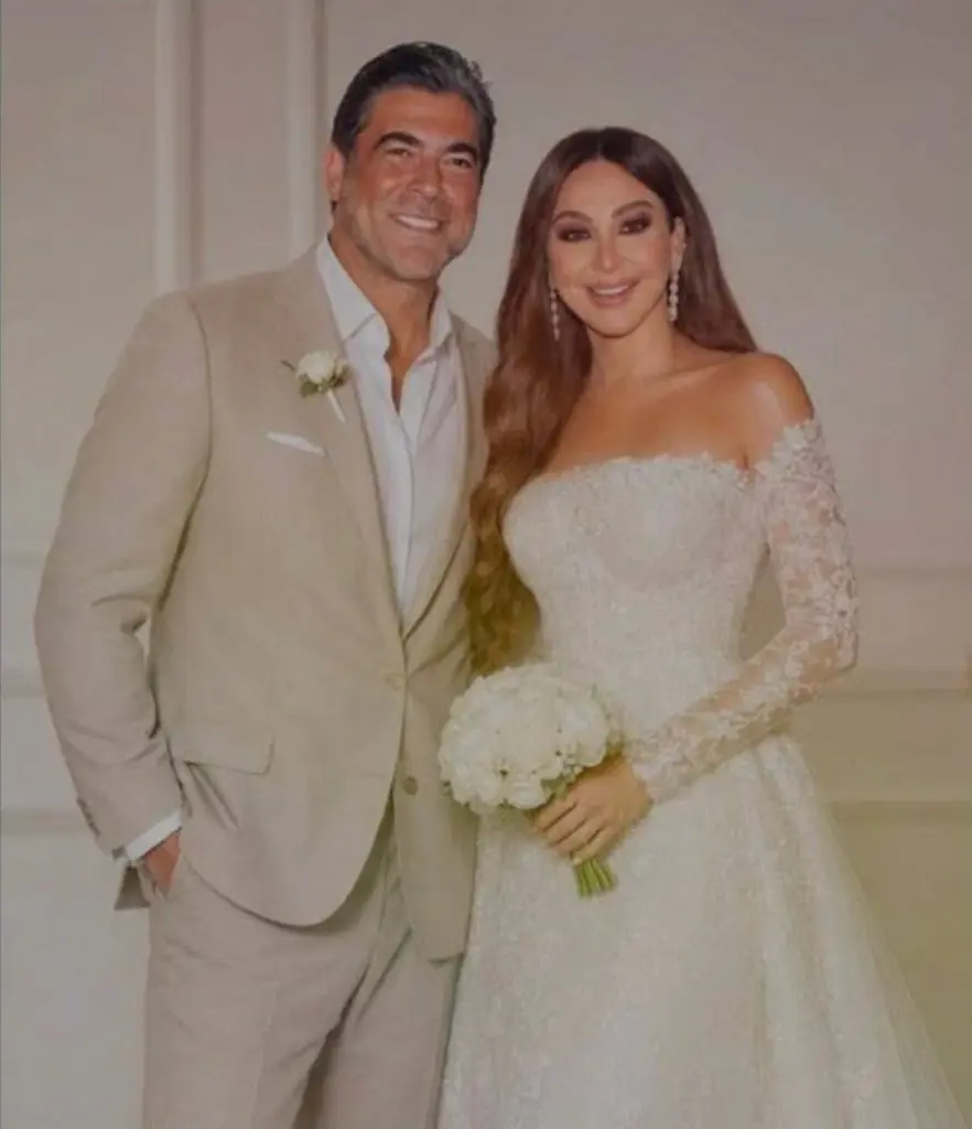 هل تزوج وائل كفوري وإليسا؟ مصدر مقرب يحسم الجدل بعد انتشار صورة (الزفاف) هل تزوج وائل كفوري وإليسا؟ مصدر مقرب يحسم الجدل بعد انتشار صورة (الزفاف)