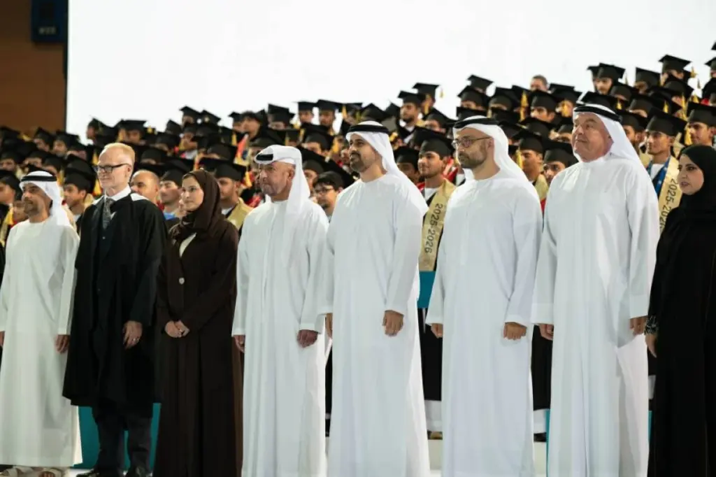 ذياب بن محمد: الإمارات نموذج في صناعة المستقبل