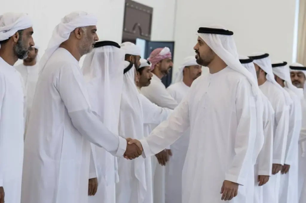 ذياب بن محمد بن زايد يعزي في وفاة شقيق الشهيد أحمد الزيودي