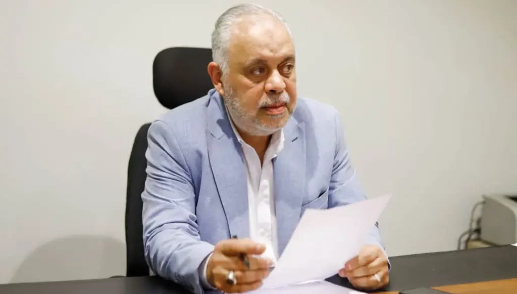 أشرف زكي يواجه ‘إعلاميي الجنازات’: كرامة الوداع خط أحمر أشرف زكي يواجه 'إعلاميي الجنازات': كرامة الوداع خط أحمر