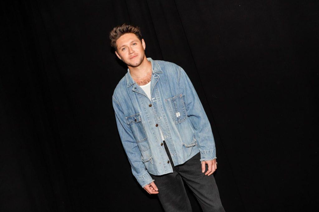 نيال حوران يمتدح BTS ويشرح كيف أن مجموعة الكيبوب "مختلفة" عن One Direction
