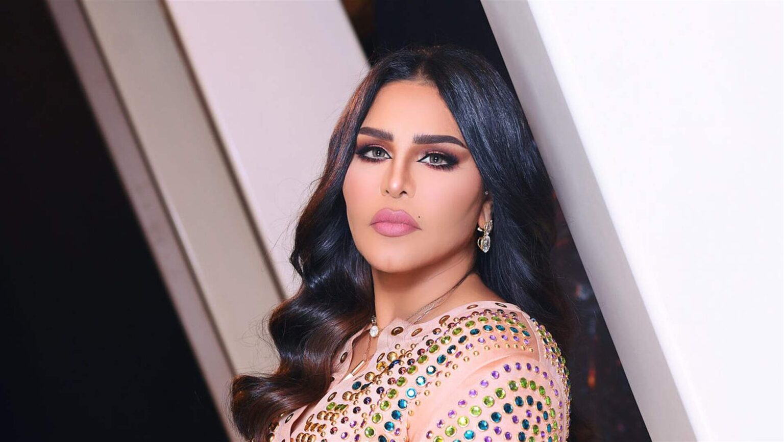 أحلام ومبارك الهاجري يحتفلان بتخرج ابنتهما فاطمة بدرجة امتياز مع مرتبة الشرف