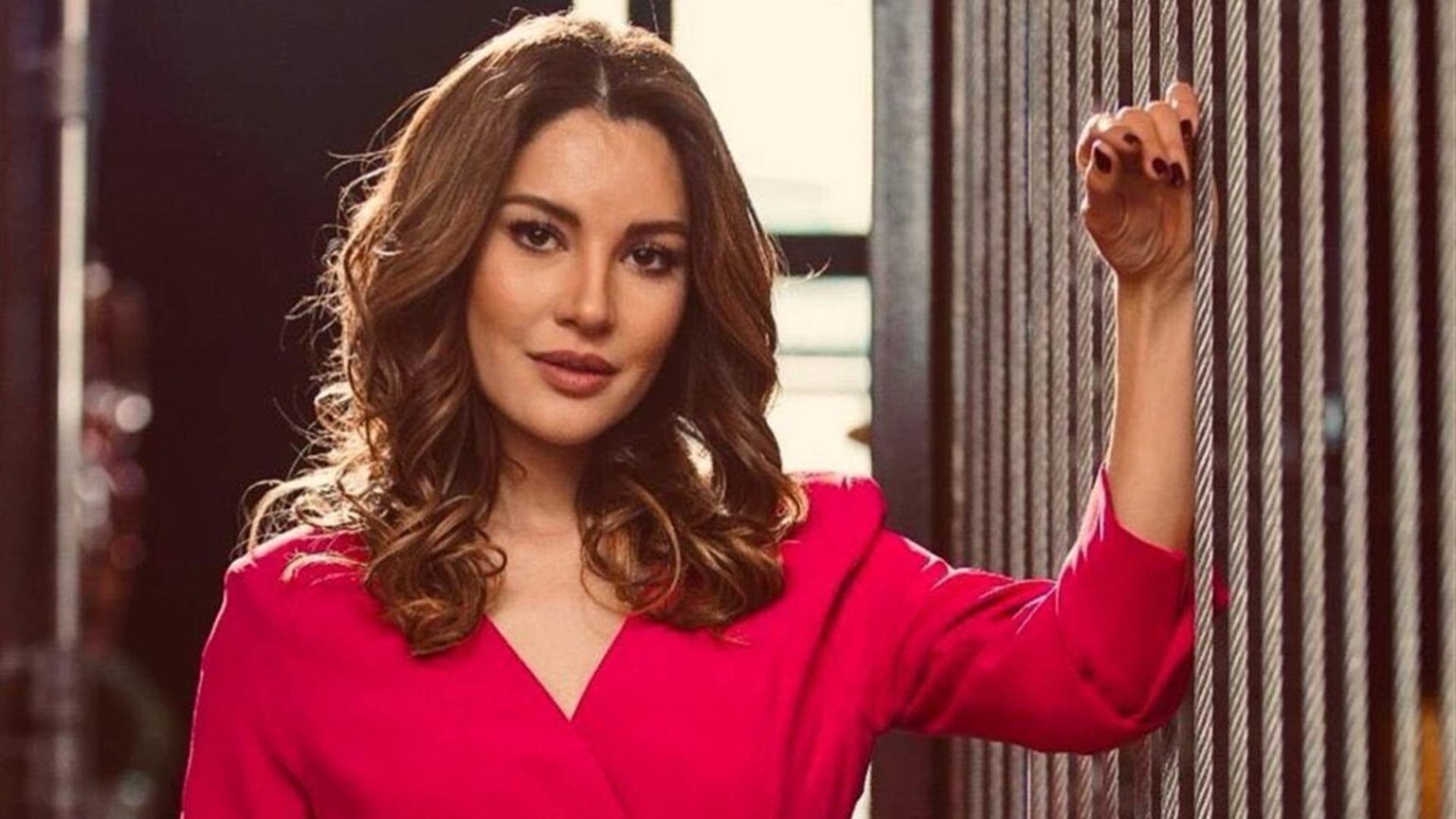 عضة قرد تتسبب في وفاة نجمة شراب التوت "إيجي إيرتيم".. اليك التفاصيل كاملة