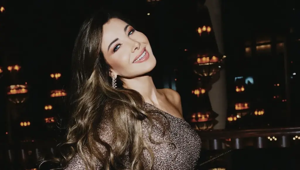 نانسي عجرم تتألق في البحرين بتصميم نجا سعادة وتتصدّر أخبار الموضة