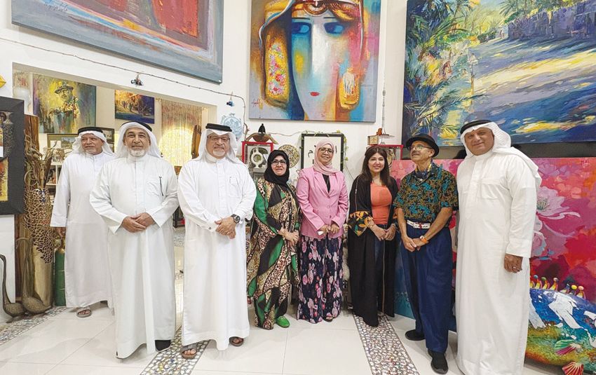 أخبار الخليج | جمعية الإداريين البحرينية تنظيم زيارة لمرسم الفنان عباس الموسوي أخبار الخليج | جمعية الإداريين البحرينية تنظيم زيارة لمرسم الفنان عباس الموسوي