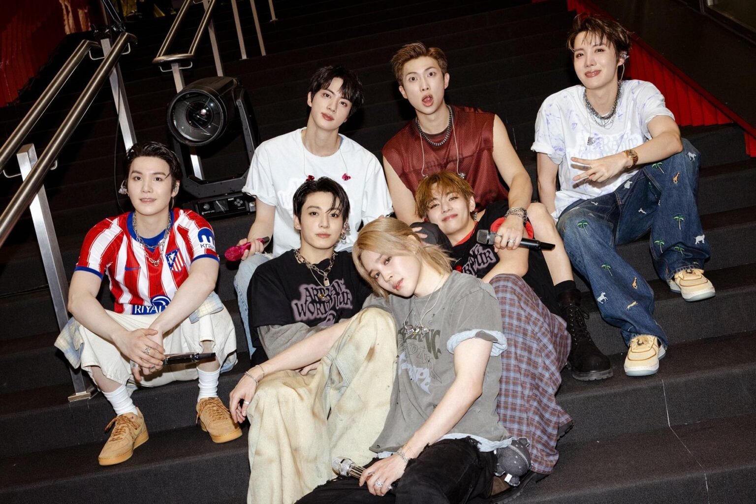 أصبح ألبوم "ARIRANG" لفرقة BTS أول ألبوم لفنان كوري يقضي 12 أسبوعًا في المراكز العشرة الأولى في قائمة Billboard 200.
