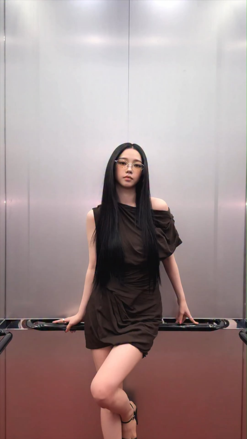260605 aespa تحديث TikTok مع كارينا - @ GENTLE MONSTER Pop-Up