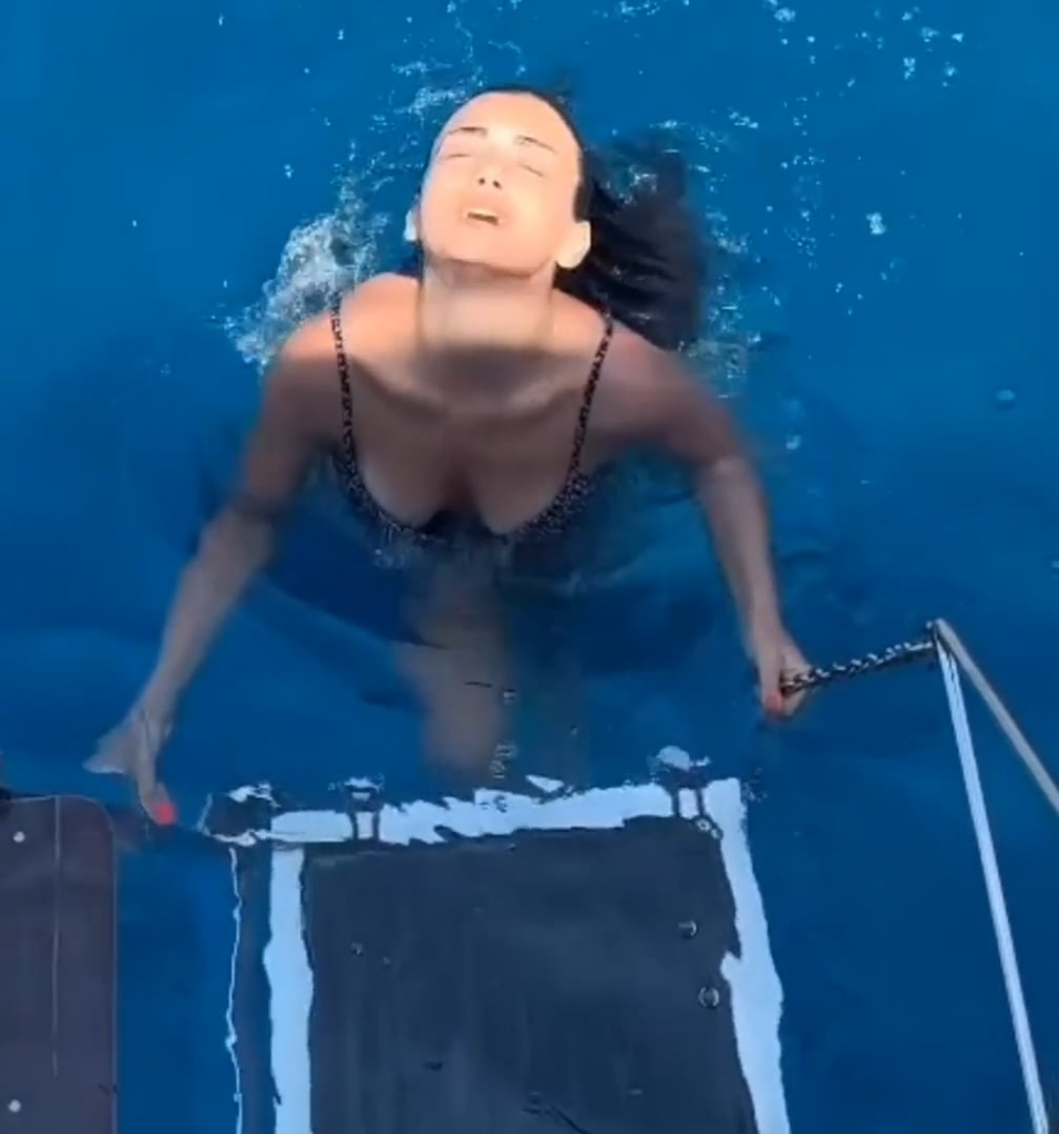 Özge Yağız