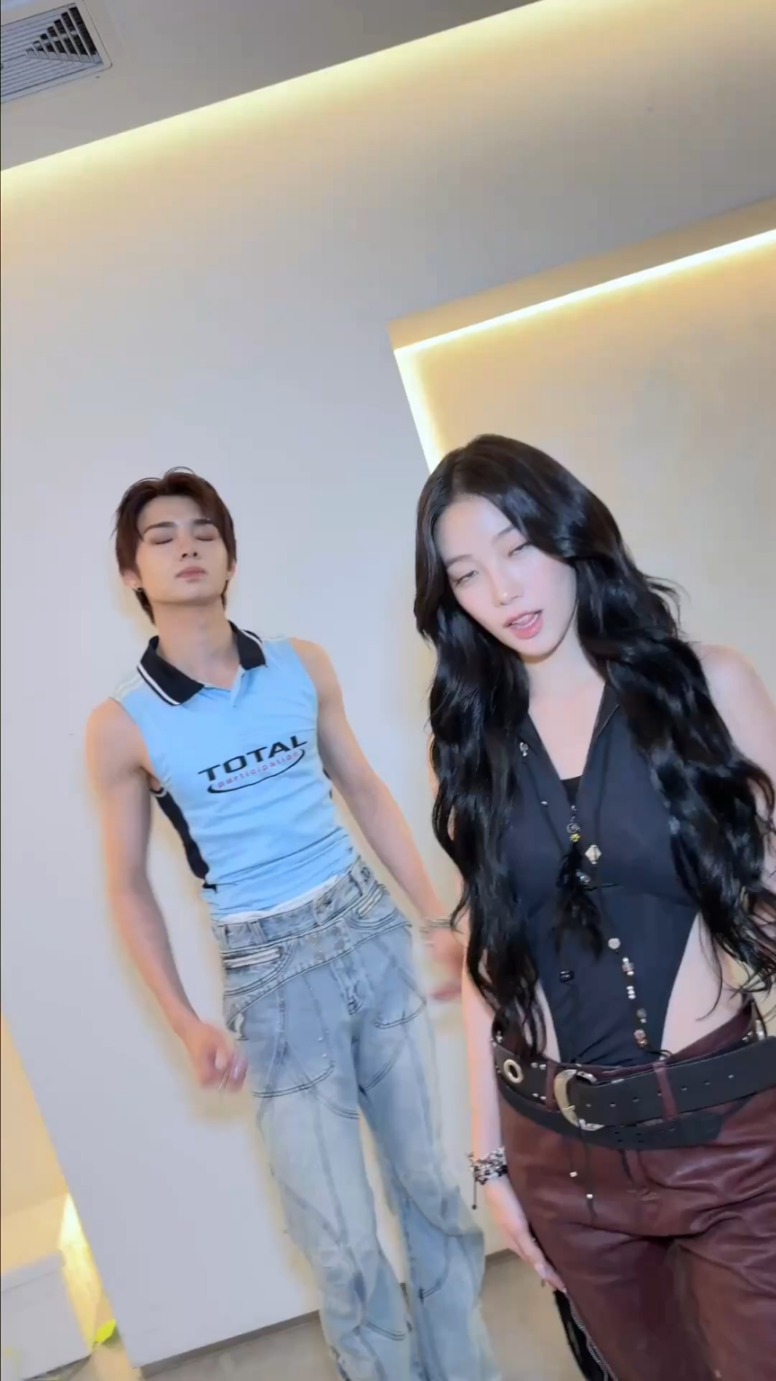 260609 تحديث LE SSERAFIM على TikTok مع Kazuha - 🦢🙏 𝐁𝐎𝐎𝐌𝐏𝐀𝐋𝐀 مع aoen Hikaru (تحدي BOOMPALA)