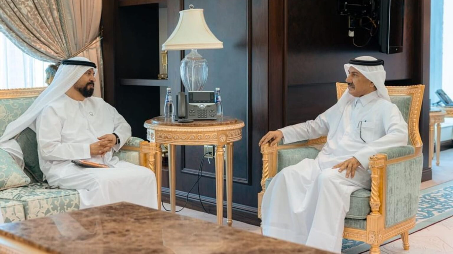 سفير الإمارات يلتقي الأمين العام لوزارة الخارجية بدولة قطر سفير الإمارات يلتقي الأمين العام لوزارة الخارجية بدولة قطر